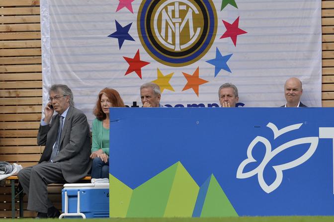 Massimo Moratti a bordo campo per Inter-Vicenza con la sorella Bedy e il comico Enrico Bertolino, tifoso nerazzurro. LaPresse